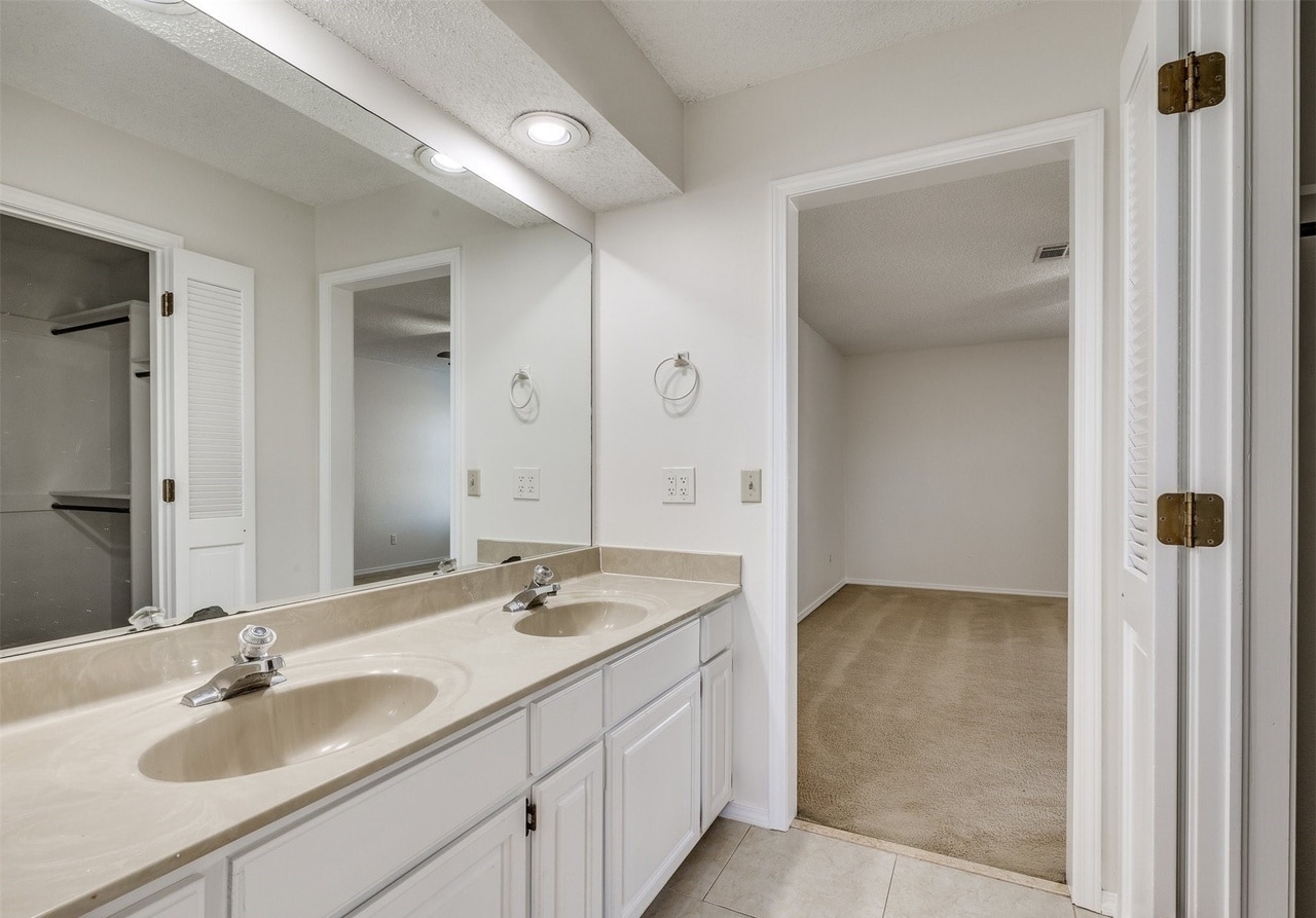 Building Photo - 2605 W Washington Cir