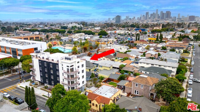 Building Photo - 321 S Fickett St