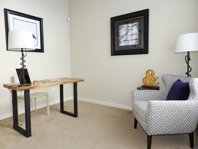 Building Photo - Central Park Town Home for Rent!