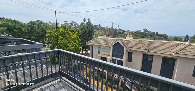 Building Photo - SAN DIEGO / BAY HO - Remodeled Nice 2 Bedroom & 2.5 Bath Townhouse.  AVAILABLE NOW!