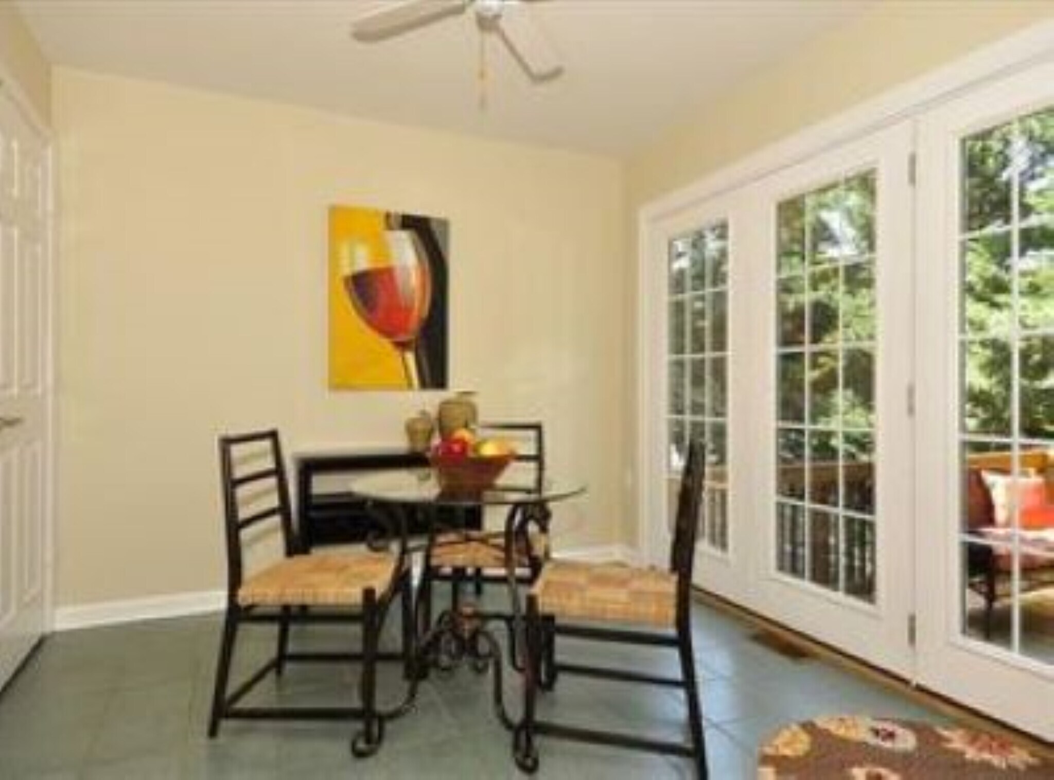 eat-in kitchen - 4422 S Four Mile Run Dr
