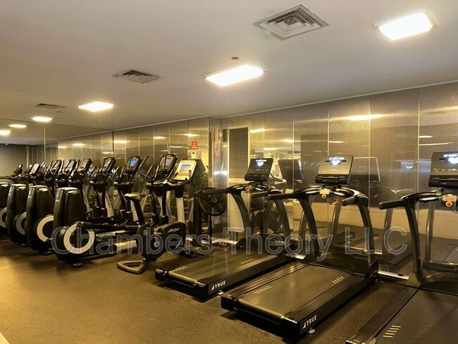 Building Photo - 1530 Key Blvd