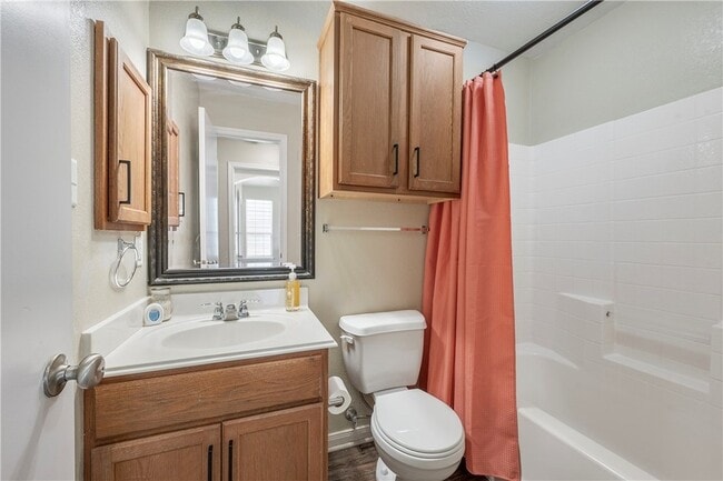 Building Photo - 2919 McLaren Dr