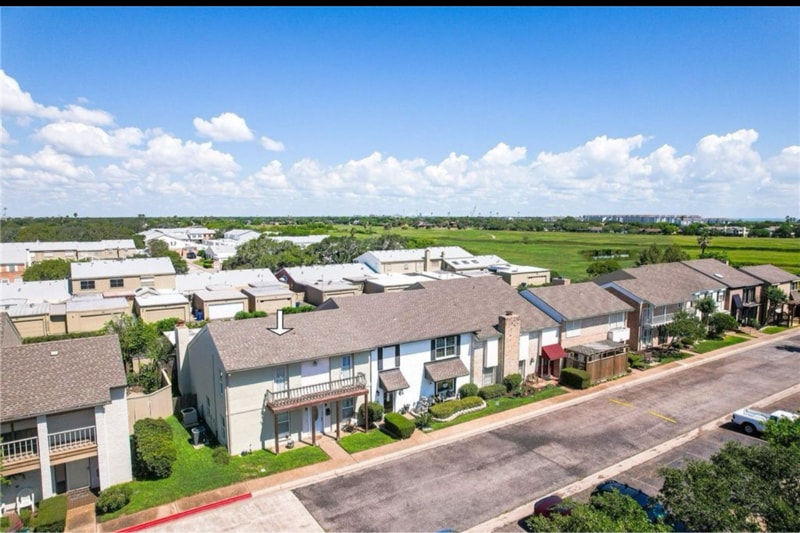 Building Photo - 11 Rock Creek Dr