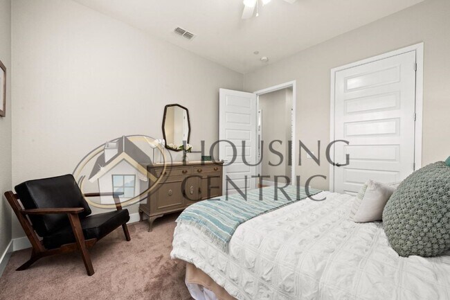 Building Photo - STUNNING Single Story Home with a Resort Style Backyard!