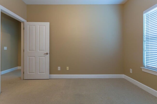 Building Photo - 114 Haven Cir