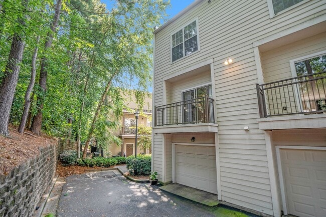Building Photo - 2 bdrm, 2.5 bath Town Home steps away from...