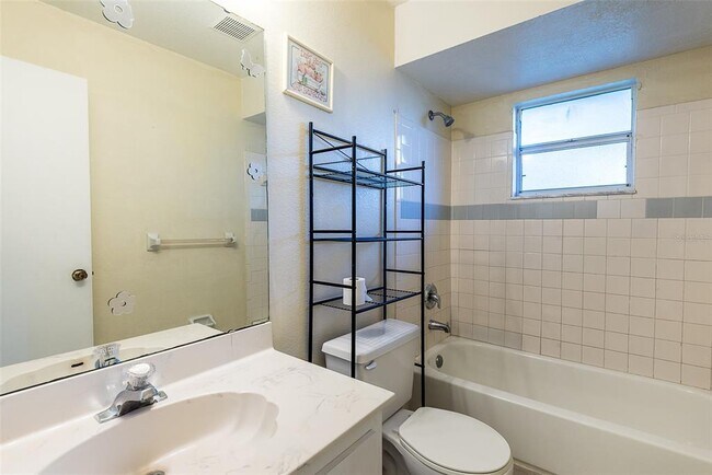 Building Photo - 504 Vannell St