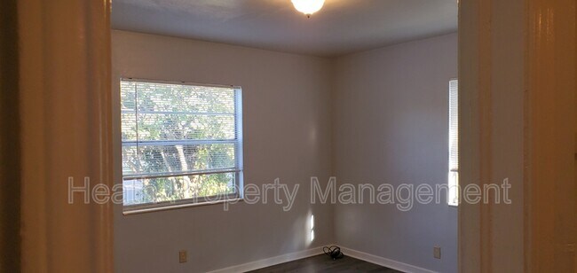 Building Photo - 1425 40th St S