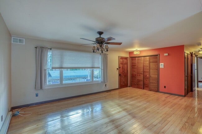 Building Photo - Just What You Have Been Looking For a Single Family Ranch in a Quaint Country Setting