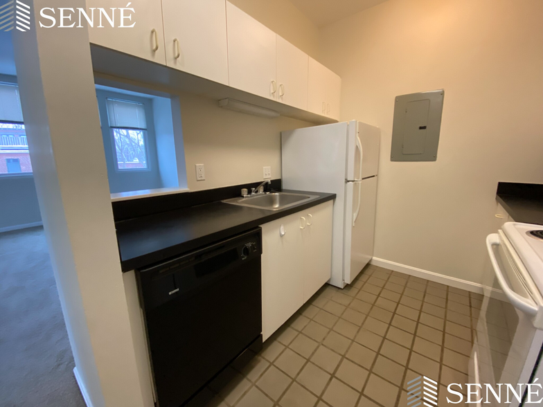 Building Photo - 218 Thorndike St