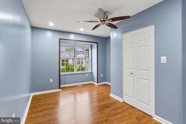 Building Photo - 2867 Shepperton Terrace