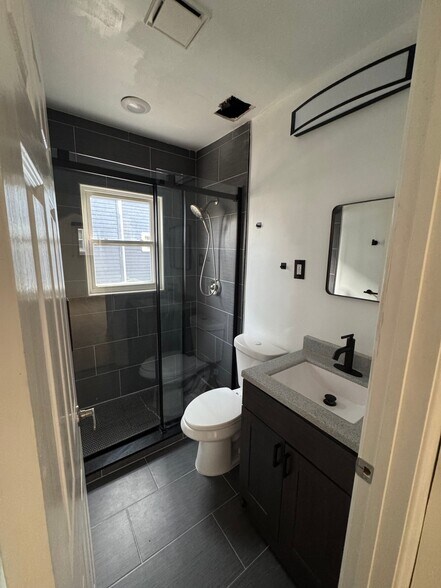 Building Photo - 15318 Murray Hill St