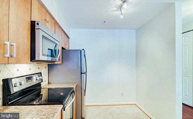 Building Photo - 244 S Reynolds St