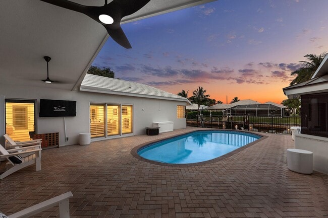 Building Photo - 1332 Tamarind Way