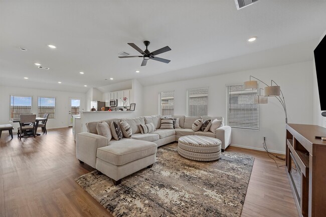 Building Photo - 7310 Bartoncliff Dr