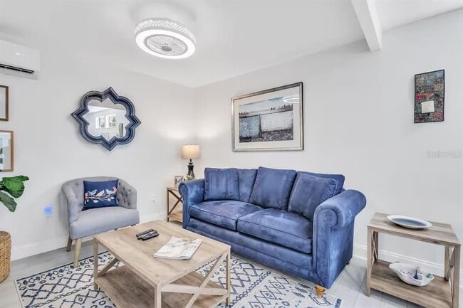 Building Photo - 1317 Cocoanut Ave