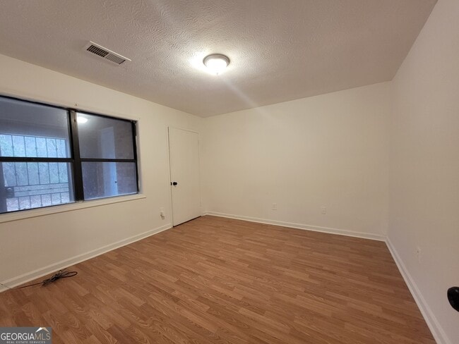 Building Photo - 1086 Summer Brook Anx