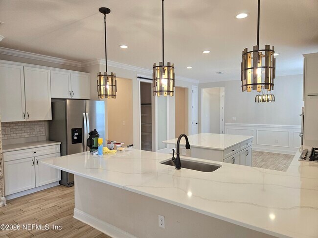 Building Photo - 835 Silver Pine Dr