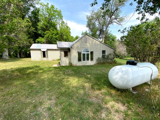 Building Photo - 3 Bedroom 1 Bath Rural Home Just South of ...