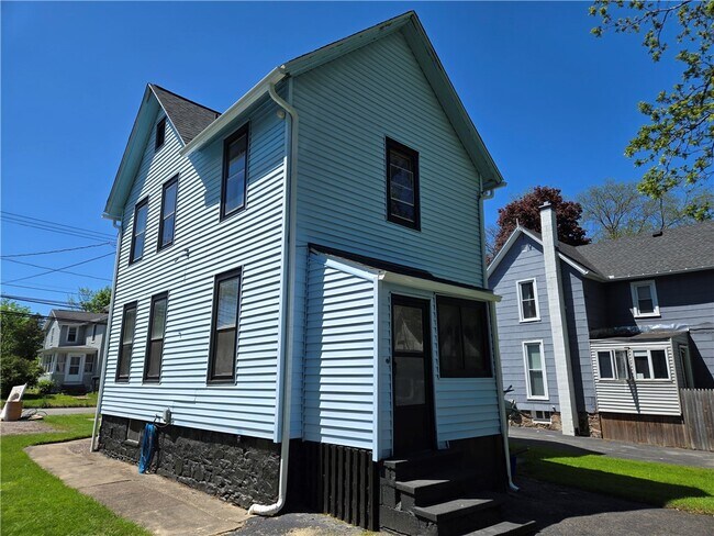 Building Photo - 126 Lake Ave