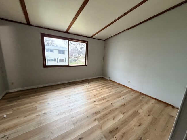 Building Photo - MadKooy-425 W 27th - New