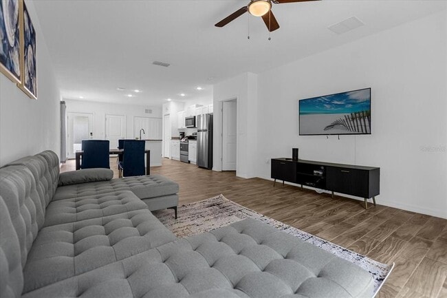 Building Photo - 97 N Goldwyn Ave