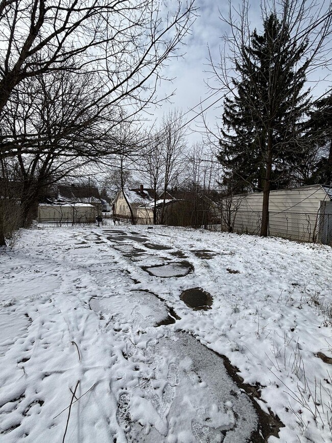 Building Photo - 15712 Cloverside Ave