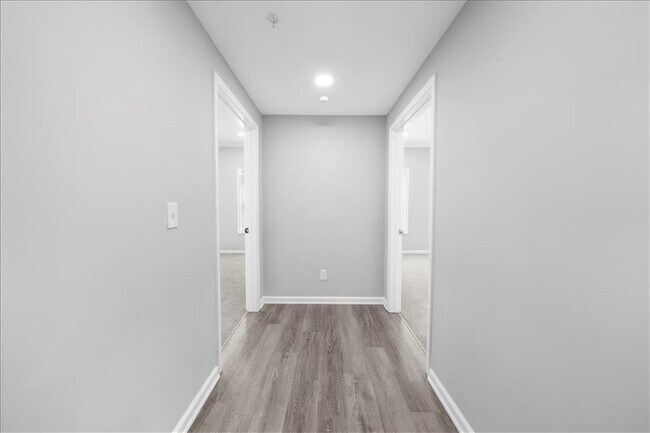 Building Photo - 5399 Northland Dr NE