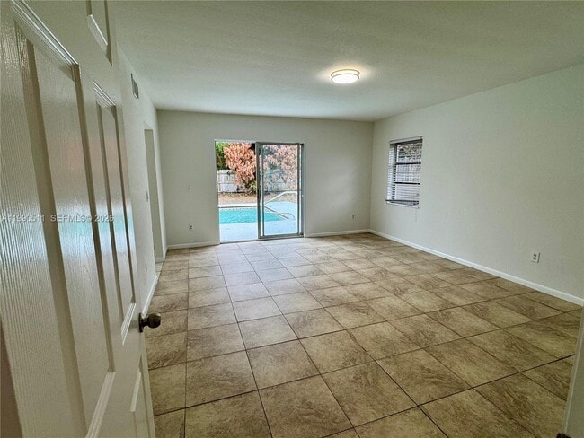 Building Photo - 121 NE Prima Vista Blvd