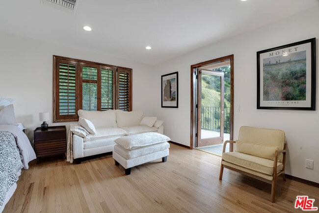 Building Photo - 10160 Cielo Dr