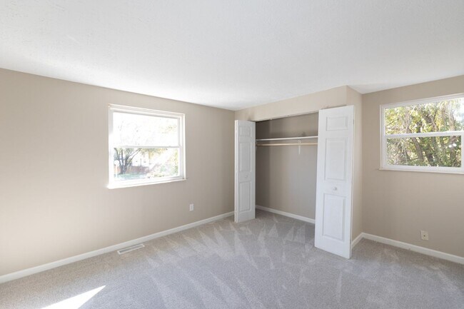 Building Photo - 4 bed 2.5 bath 2 story home with full deck located in Decatur Township