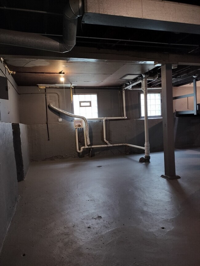 Building Photo - 1344 W 98th Pl