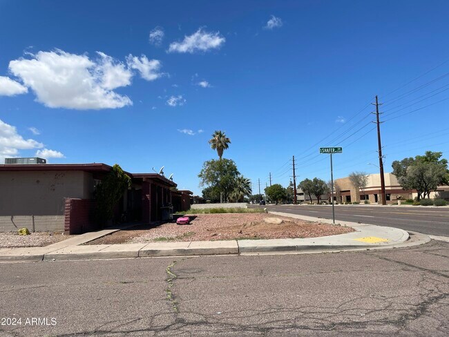 Building Photo - 1205 W Southern Ave