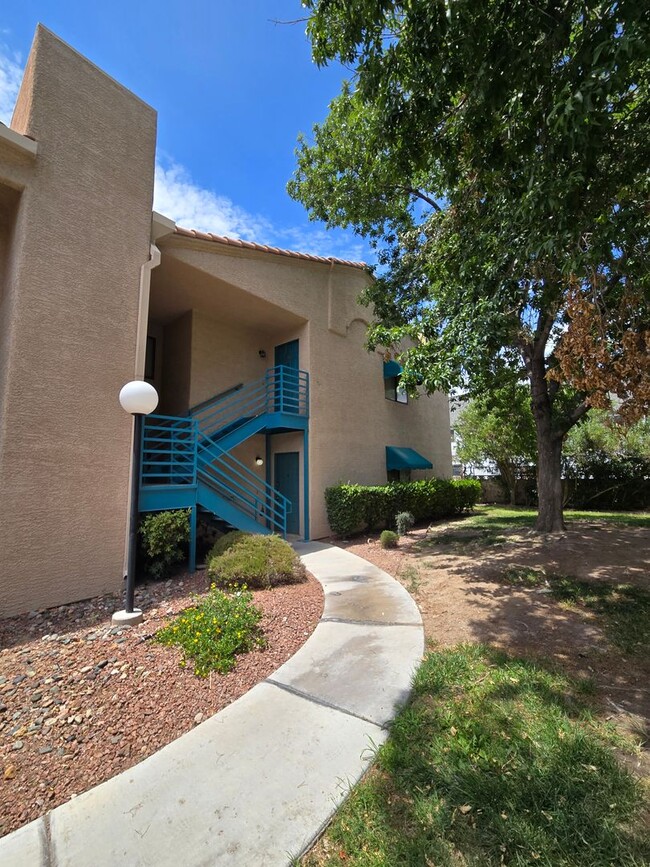 Building Photo - 2180 Pinetop Ln