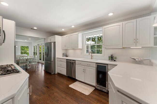 Building Photo - 4470 Chatworth Ct NE