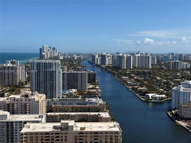 Building Photo - 4010 S Ocean Dr