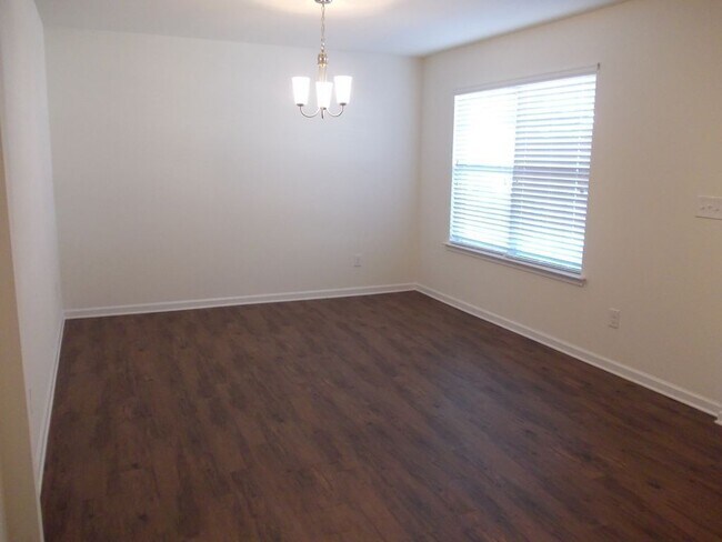 Building Photo - 2528 Walnut Forest Dr