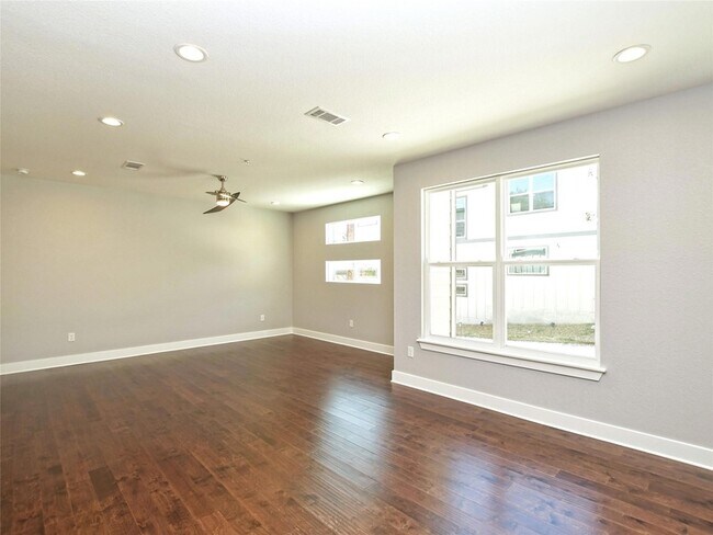 Building Photo - 1130 Lott Ave