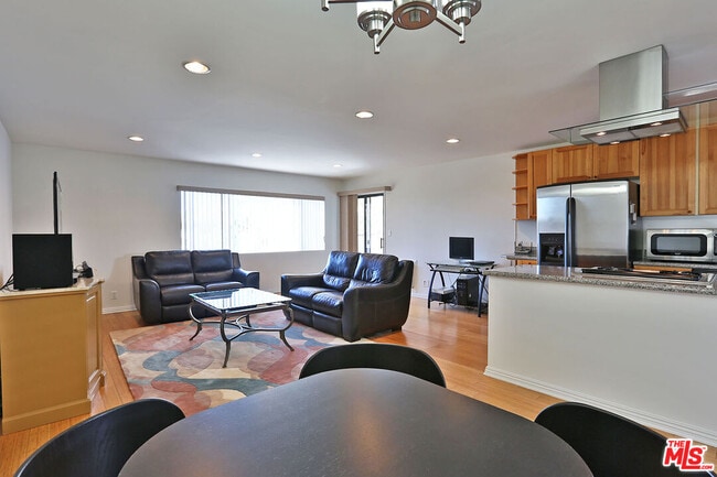 Building Photo - 1930 N Vermont Ave