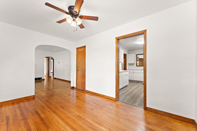 Building Photo - 251 E 600 N