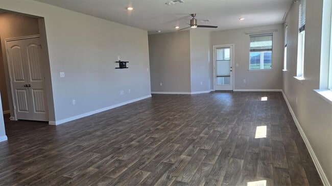 Building Photo - 313 Charles Trl