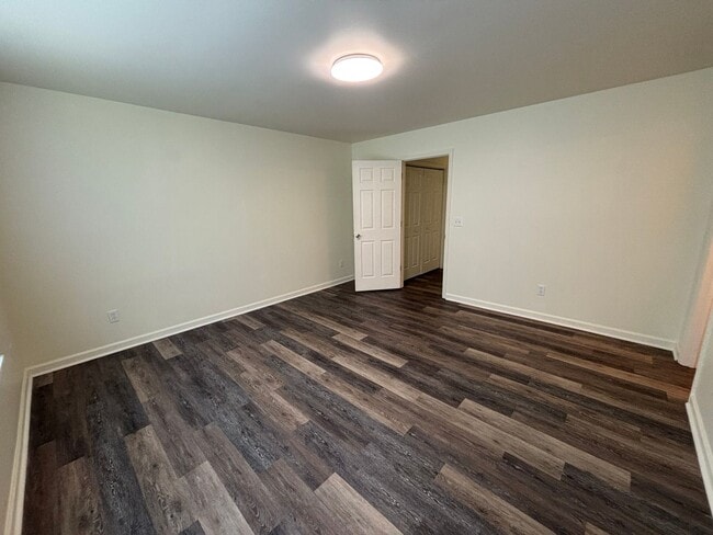 Building Photo - Charming, centrally located, 3 Bed 2 Bath ...