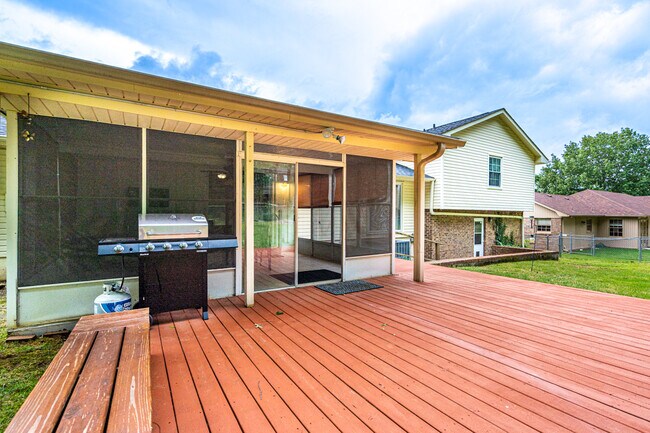 Building Photo - 10215 Melanie Dr SE