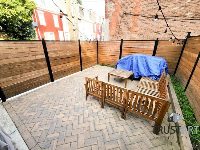 Building Photo - 3 Bedroom House in Germantown