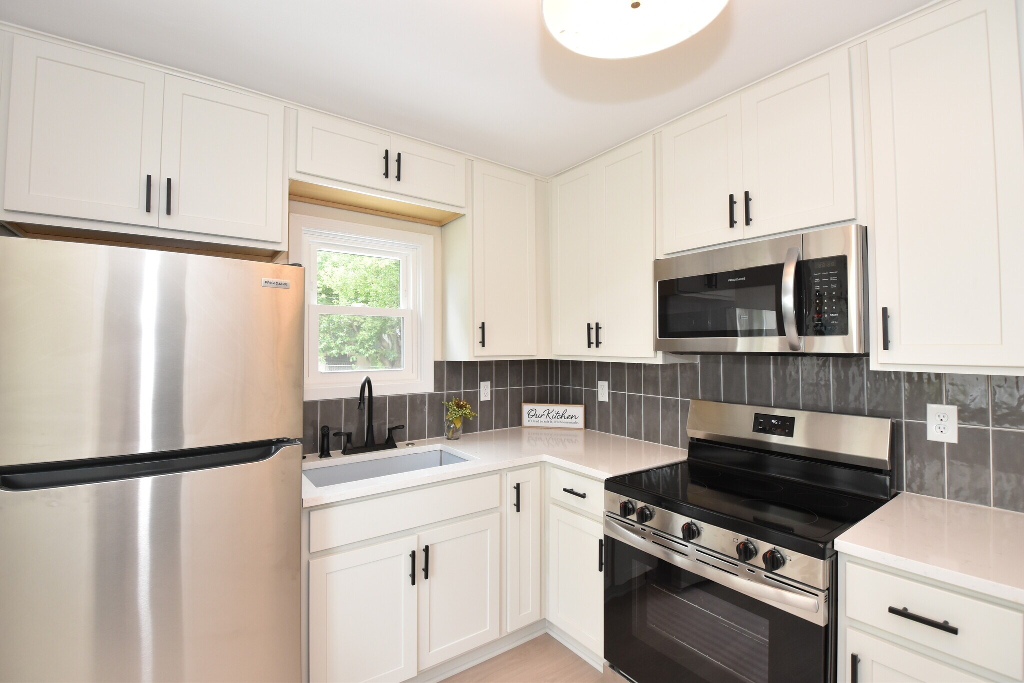 Building Photo - 3555 S 87th St