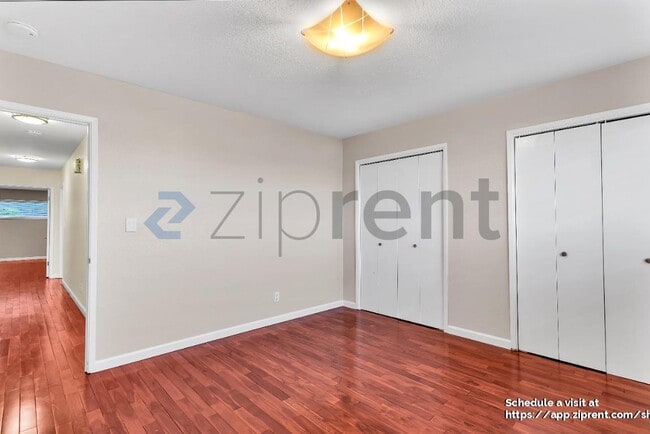 Building Photo - 341 Malcolm Ave