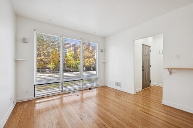 Building Photo - 3831 N New England Ave