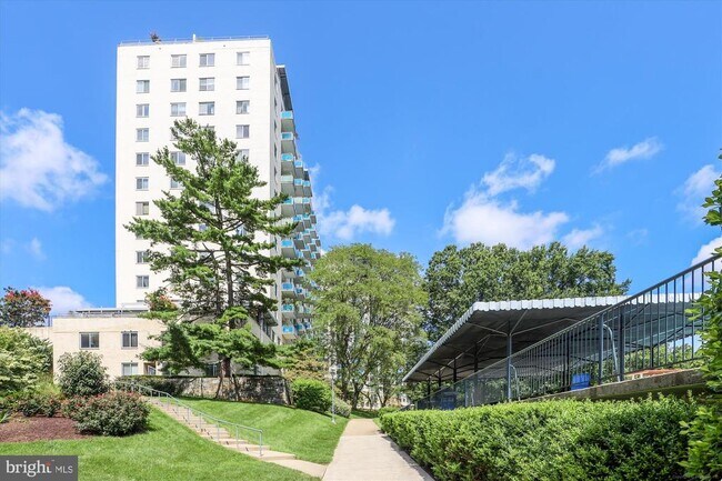 Building Photo - 10201 Grosvenor Pl