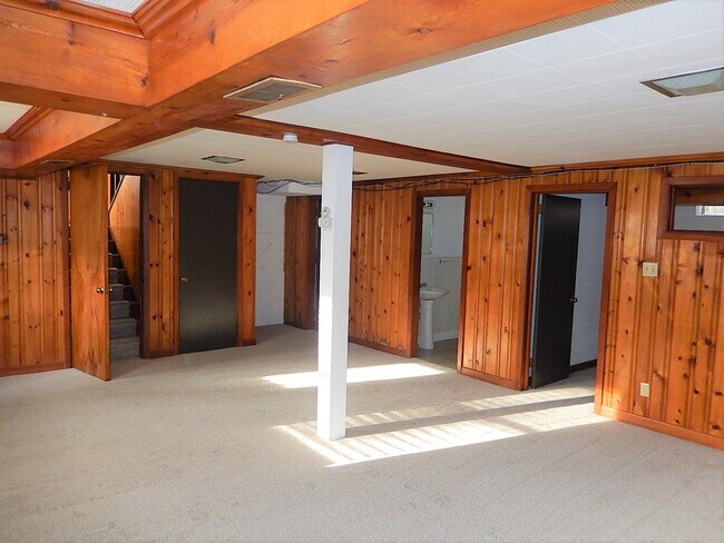 Building Photo - 106 Byron Pl